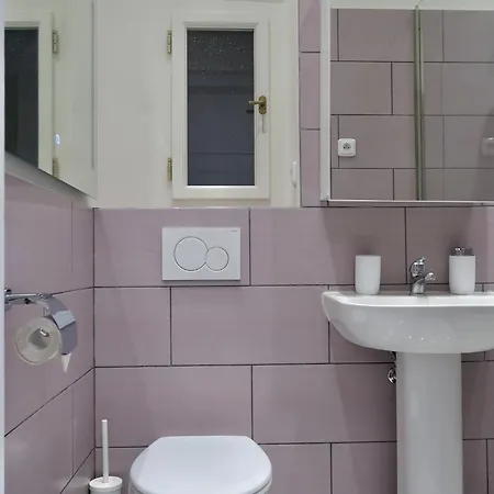 Prague's Hidden Pearl - Center Daire