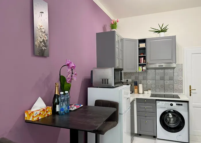 Prague's Hidden Pearl - Center براغ