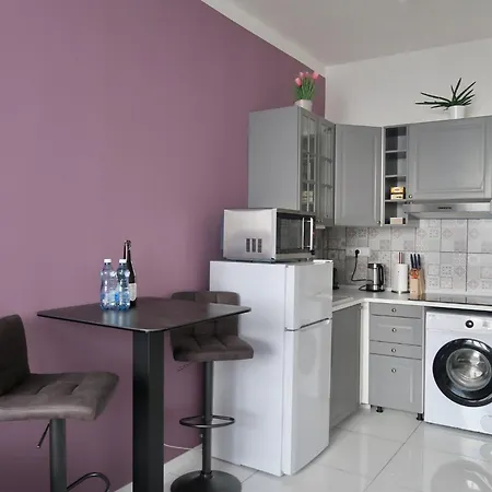 Prague's Hidden Pearl - Center براغ